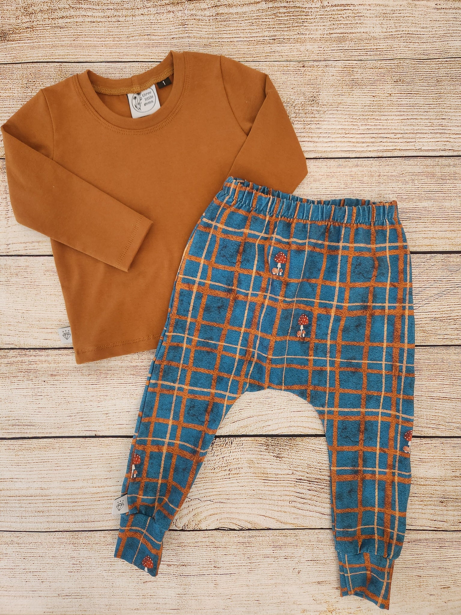 Mushroom Grid Slim Harems and Cinnamon Tee
